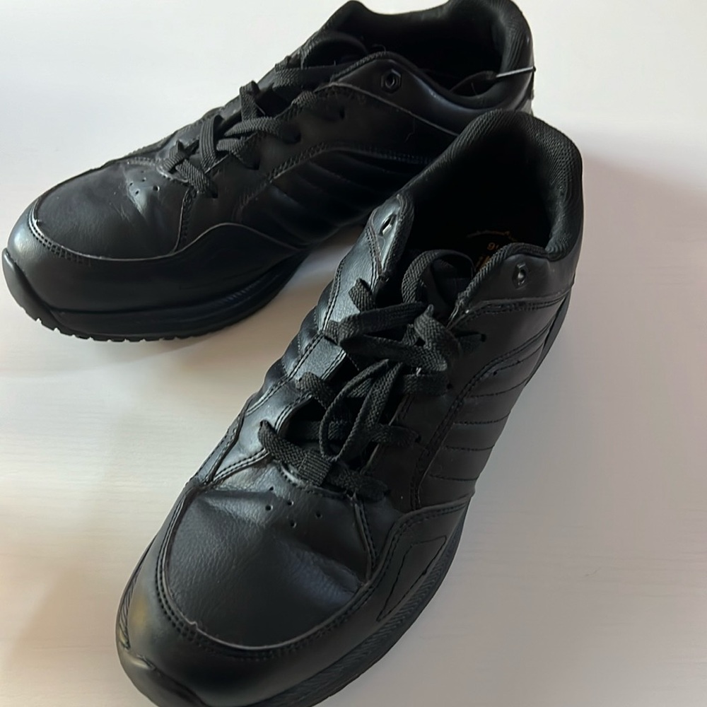 Tredsafe Women's Lizzy Wide Width Slip Resistant Shoes